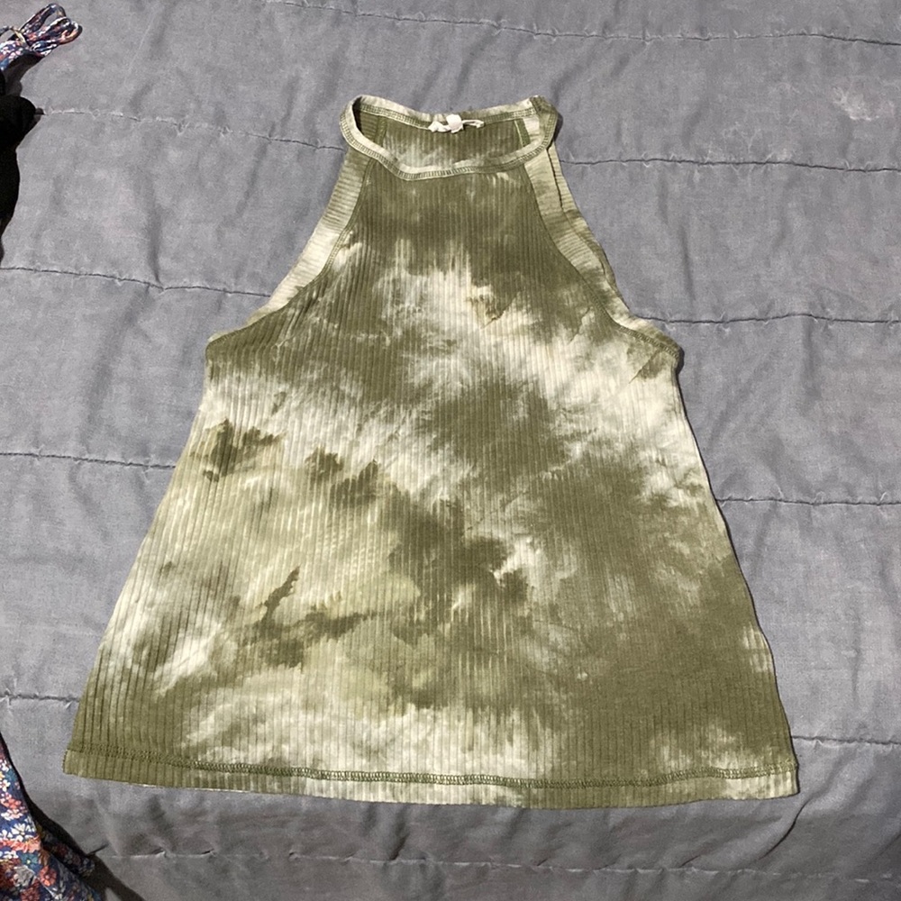 Very cute tye dye tank tight fitting around neck like choker